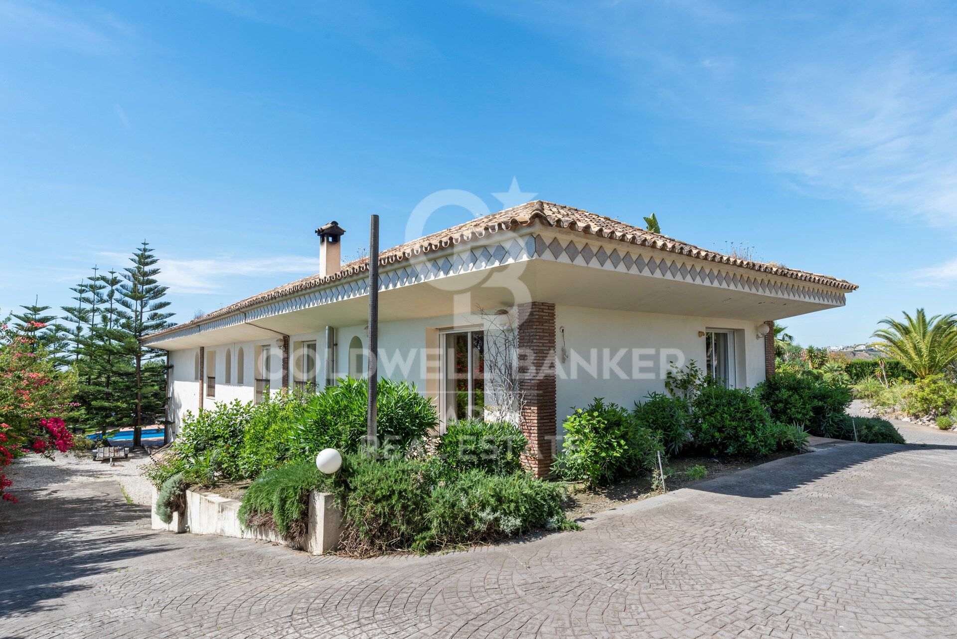 Luxusvilla mit Panoramablick auf das Mittelmeer in Benahavís
