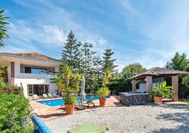 Luxusvilla mit Panoramablick auf das Mittelmeer in Benahavís