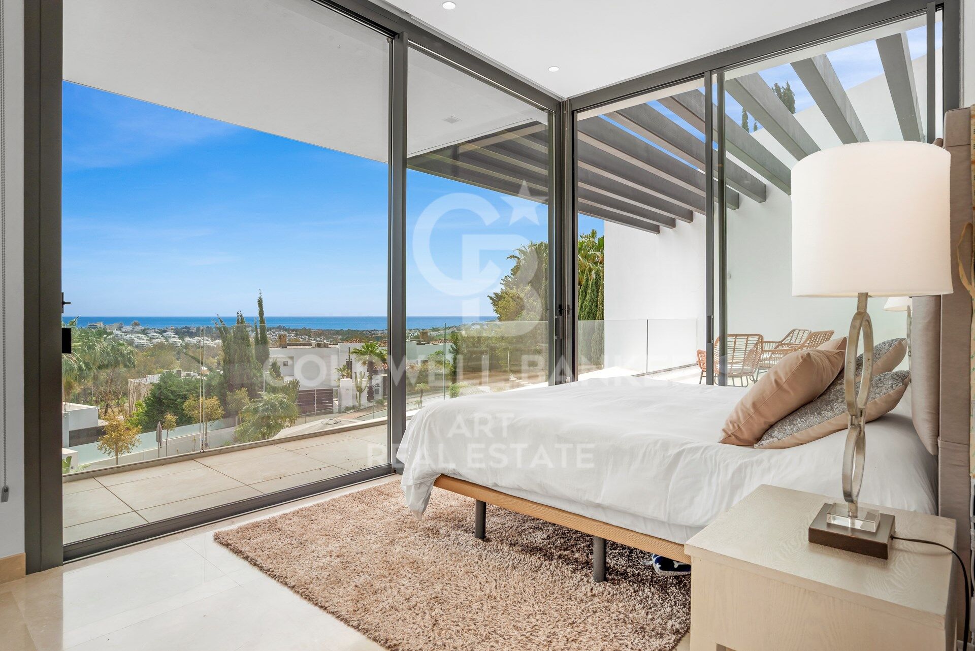 Zeitgenössische Villa mit Panoramablick auf das Meer in La Alquería, Benahavís