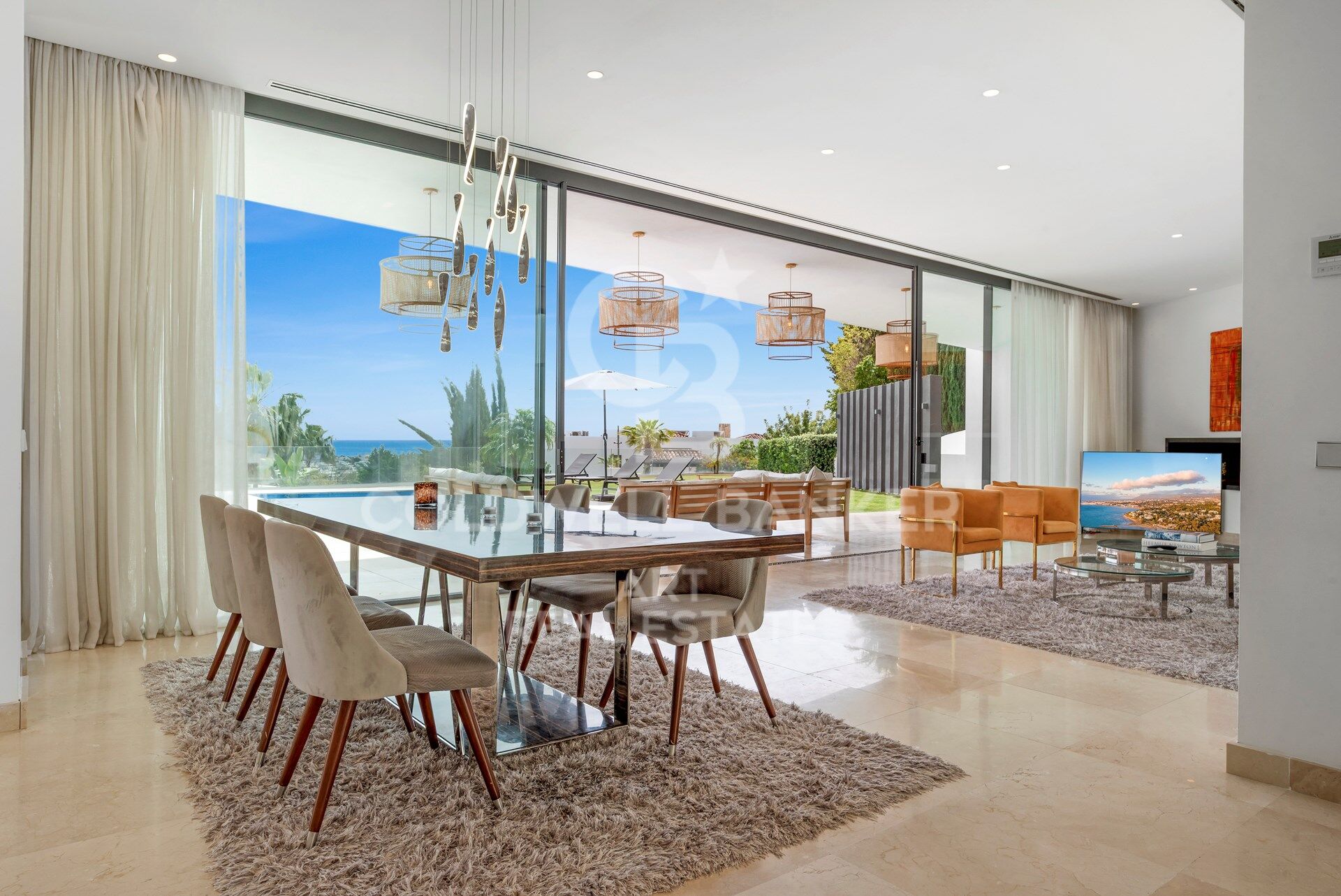 Zeitgenössische Villa mit Panoramablick auf das Meer in La Alquería, Benahavís