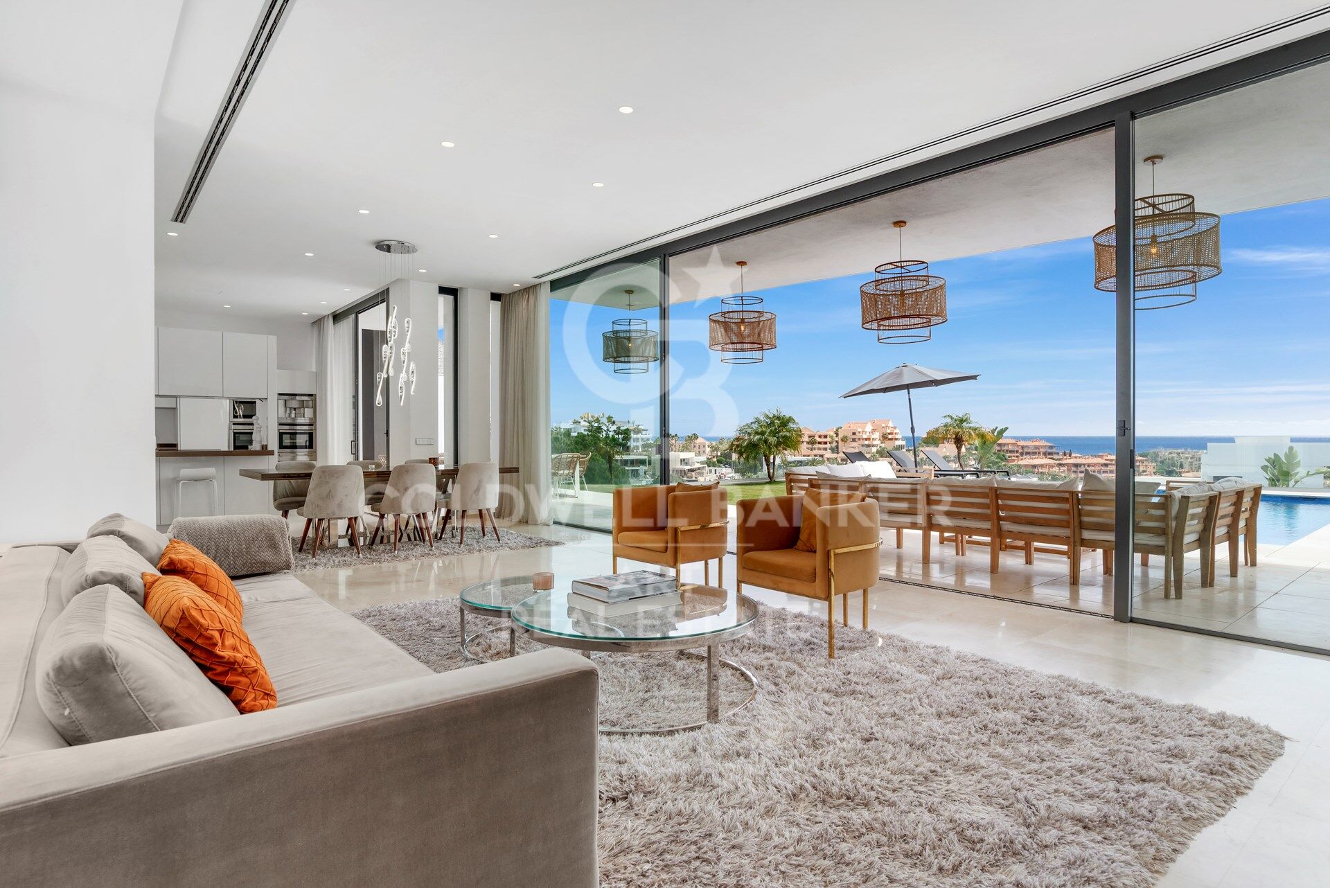 Zeitgenössische Villa mit Panoramablick auf das Meer in La Alquería, Benahavís