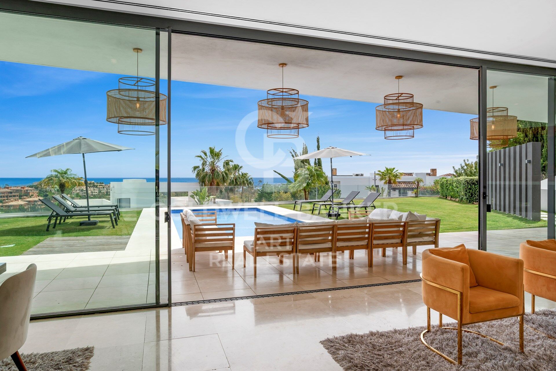 Zeitgenössische Villa mit Panoramablick auf das Meer in La Alquería, Benahavís