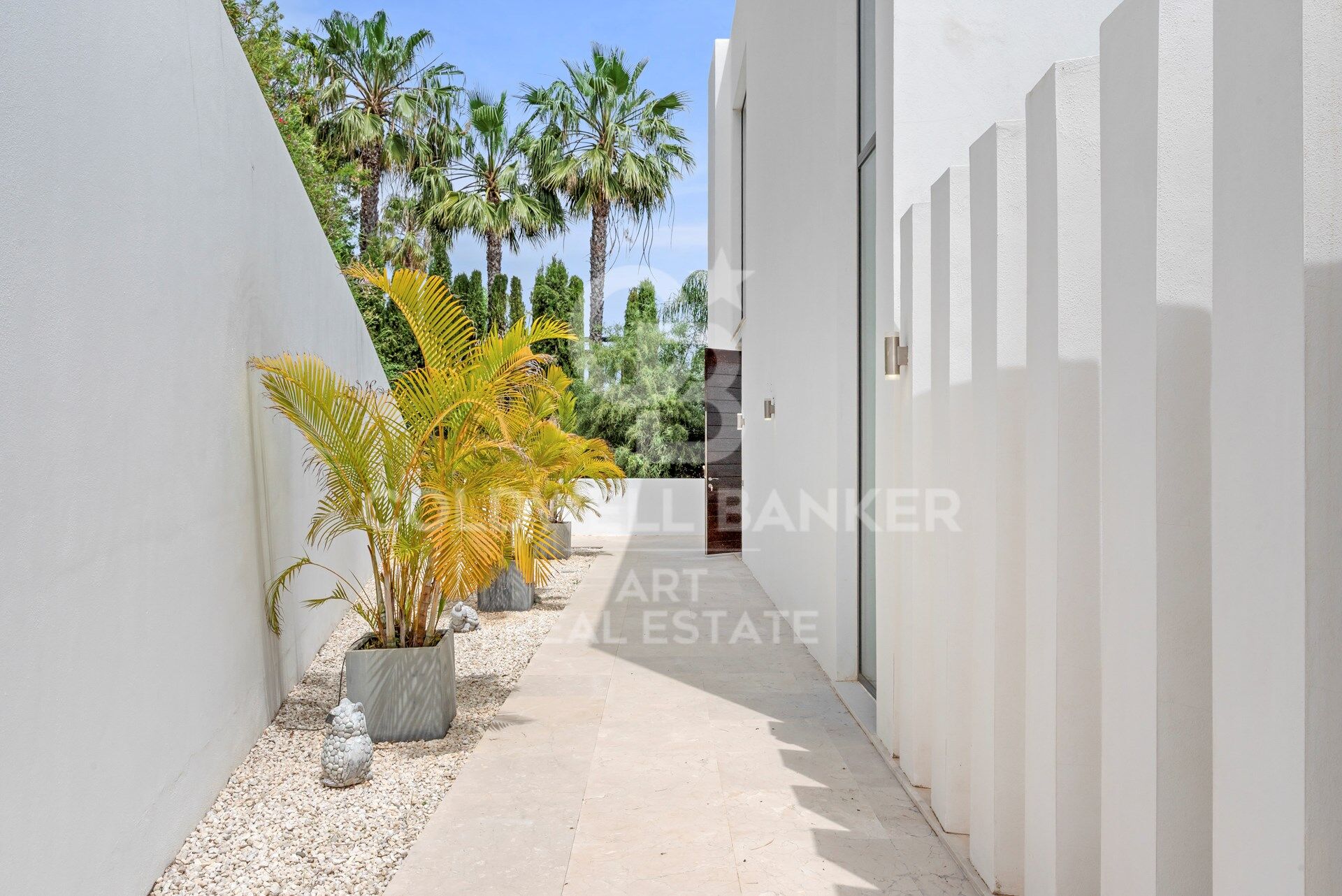Zeitgenössische Villa mit Panoramablick auf das Meer in La Alquería, Benahavís