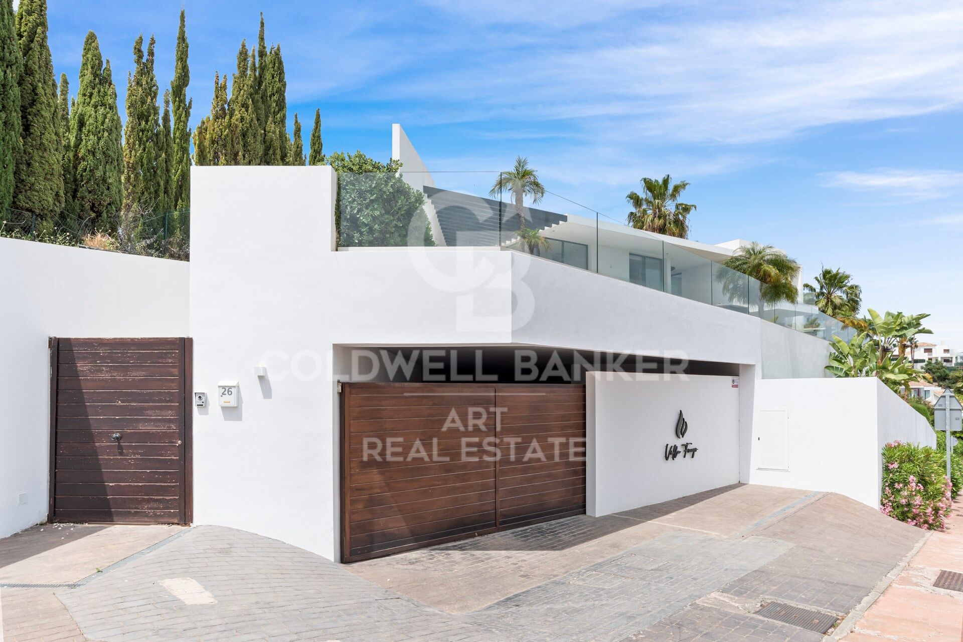 Zeitgenössische Villa mit Panoramablick auf das Meer in La Alquería, Benahavís