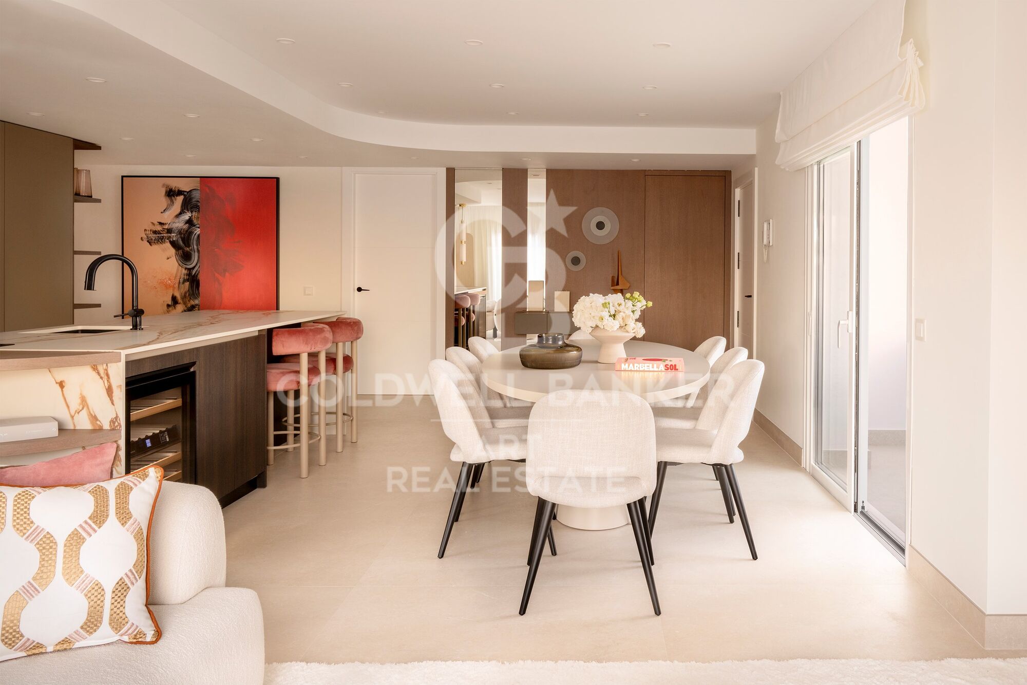 Exklusives renoviertes Penthouse in erster Strandlinie an der New Golden Mile
