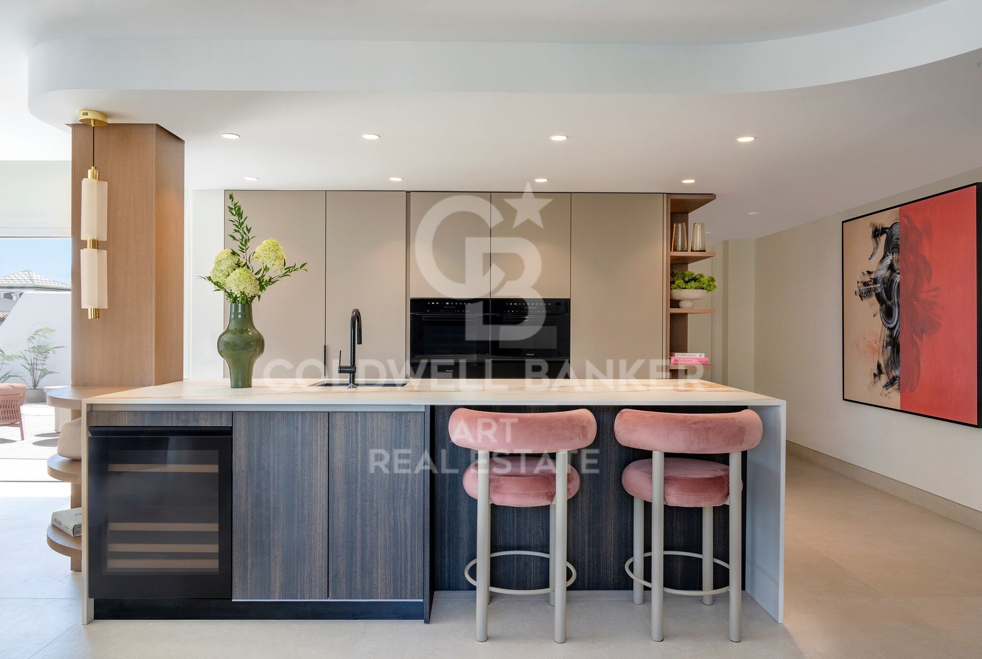 Exklusives renoviertes Penthouse in erster Strandlinie an der New Golden Mile