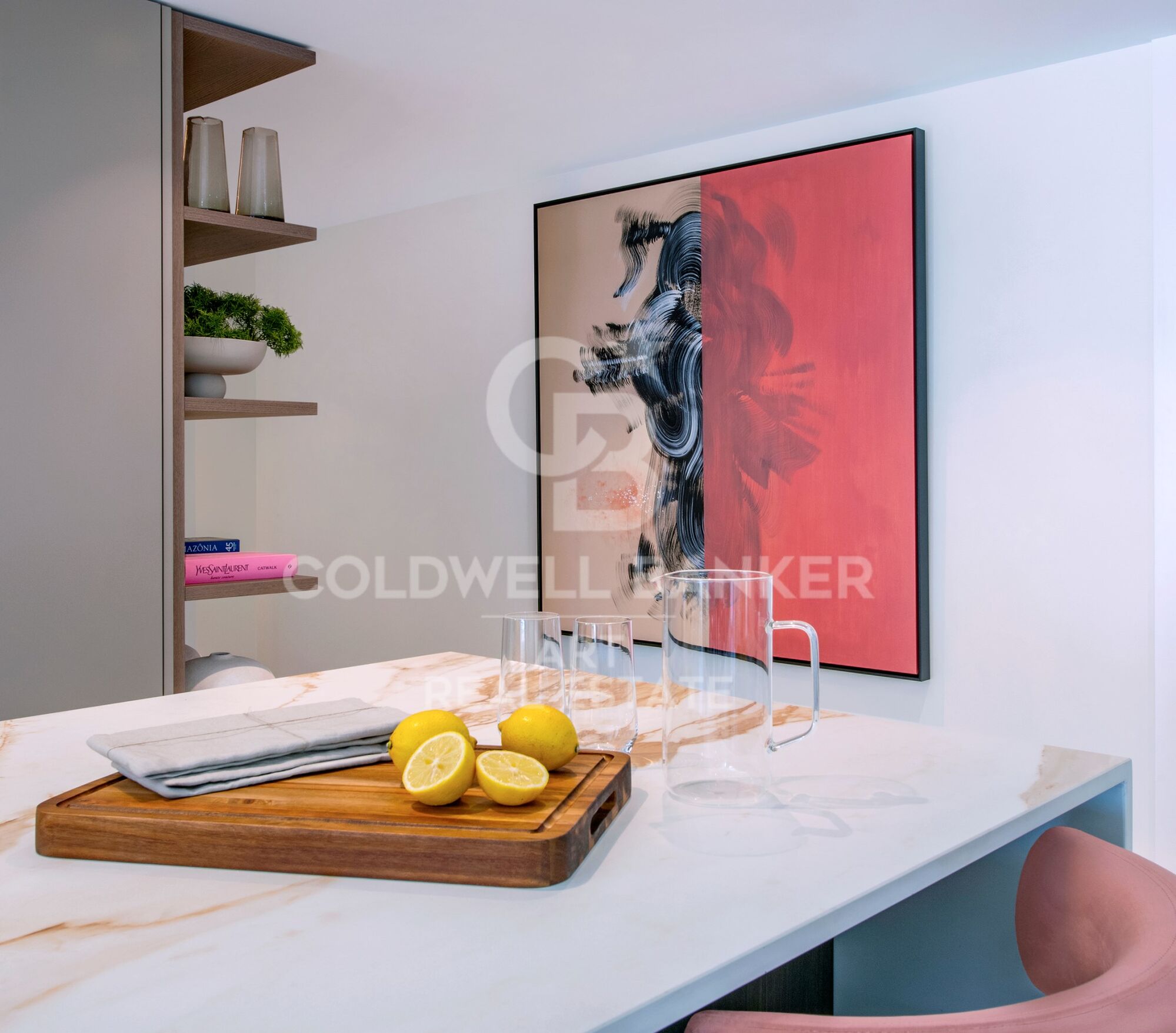 Exklusives renoviertes Penthouse in erster Strandlinie an der New Golden Mile