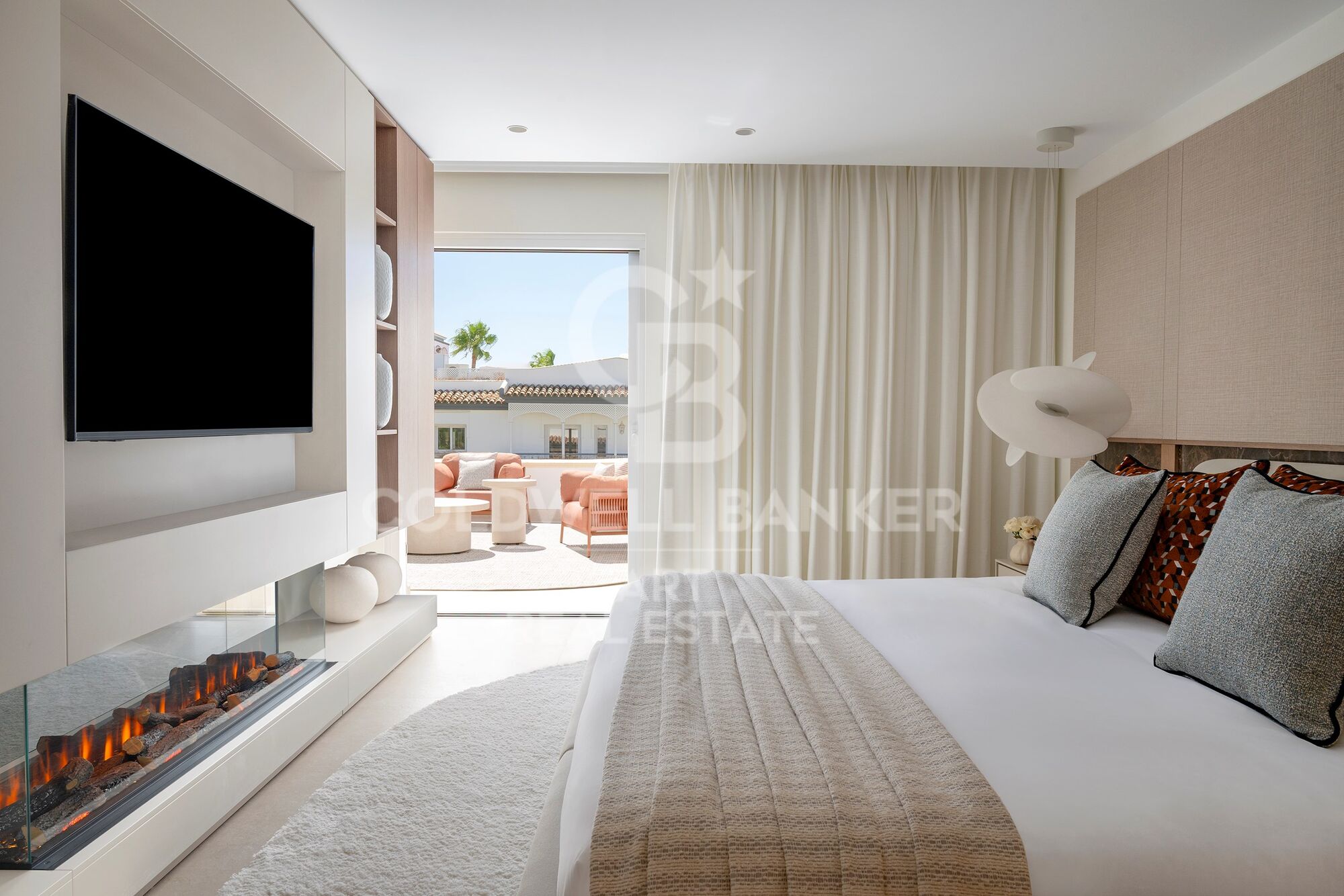 Exklusives renoviertes Penthouse in erster Strandlinie an der New Golden Mile