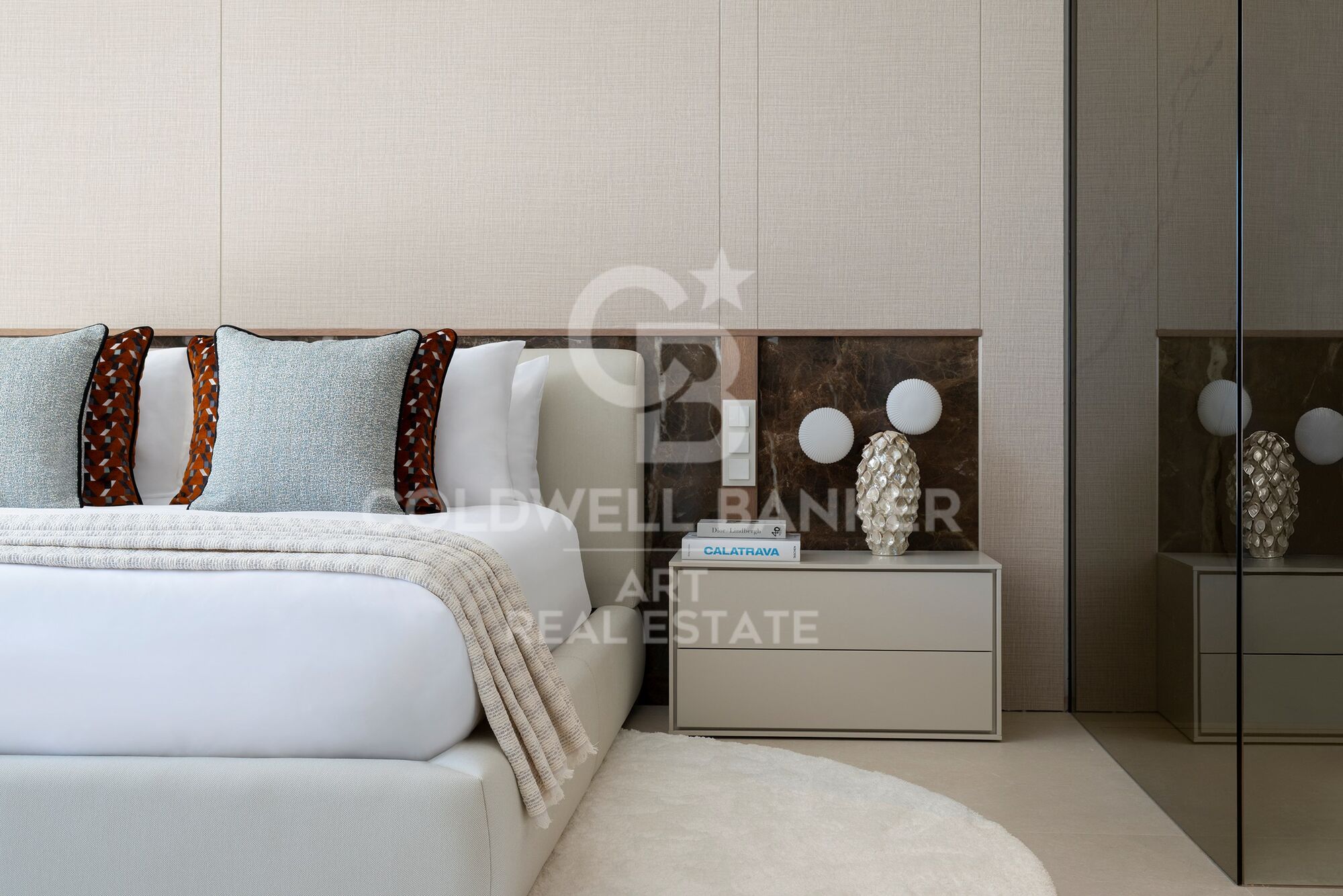 Exklusives renoviertes Penthouse in erster Strandlinie an der New Golden Mile