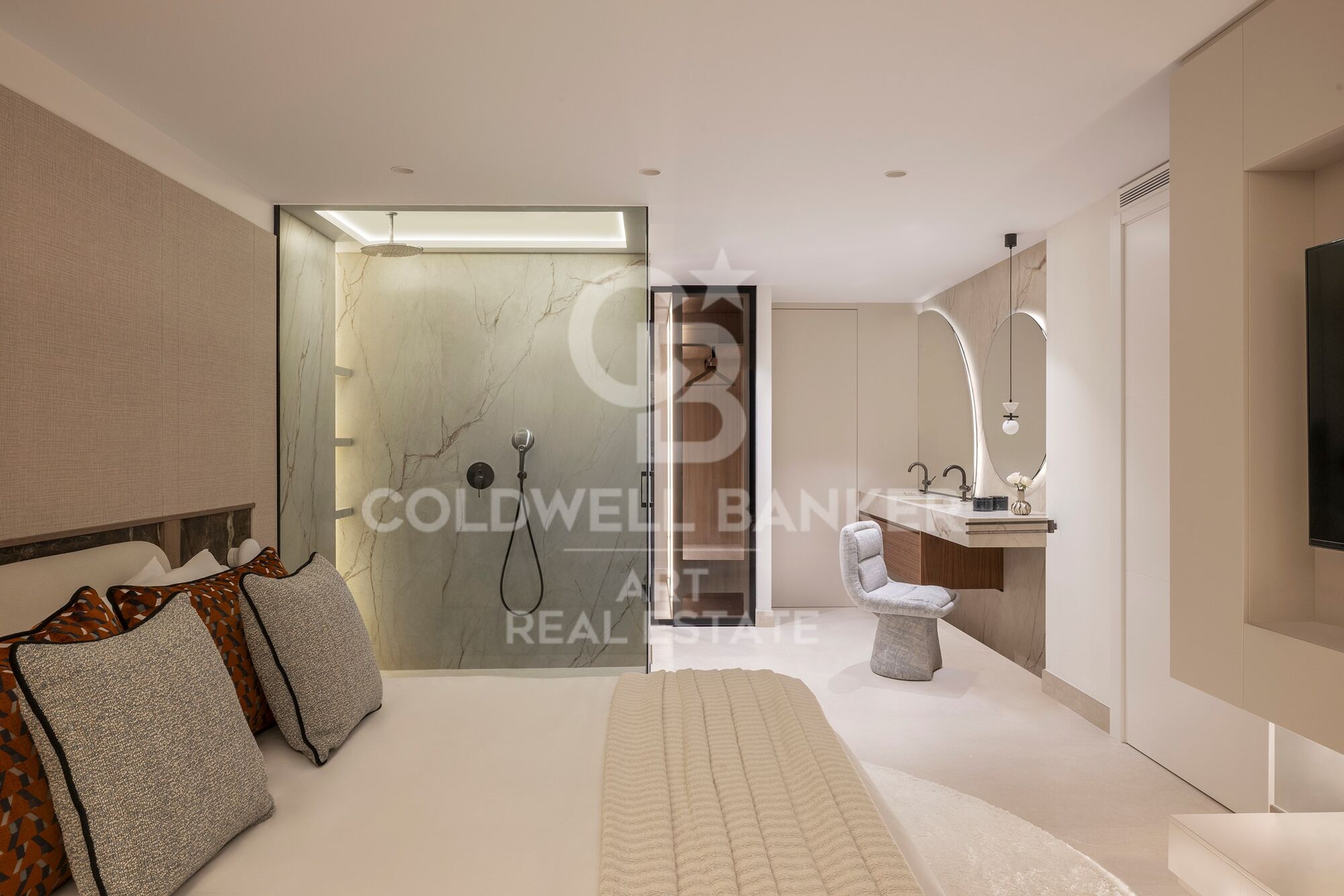 Exklusives renoviertes Penthouse in erster Strandlinie an der New Golden Mile