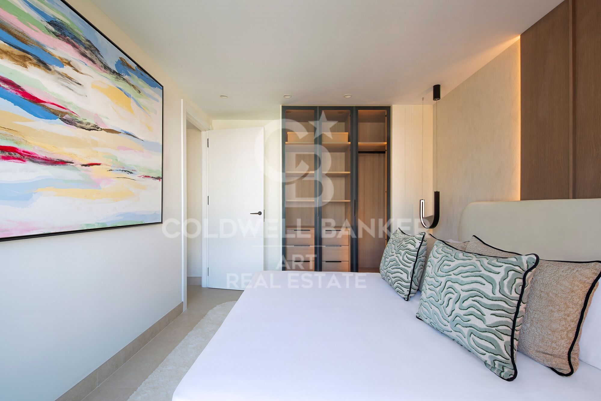 Exklusives renoviertes Penthouse in erster Strandlinie an der New Golden Mile