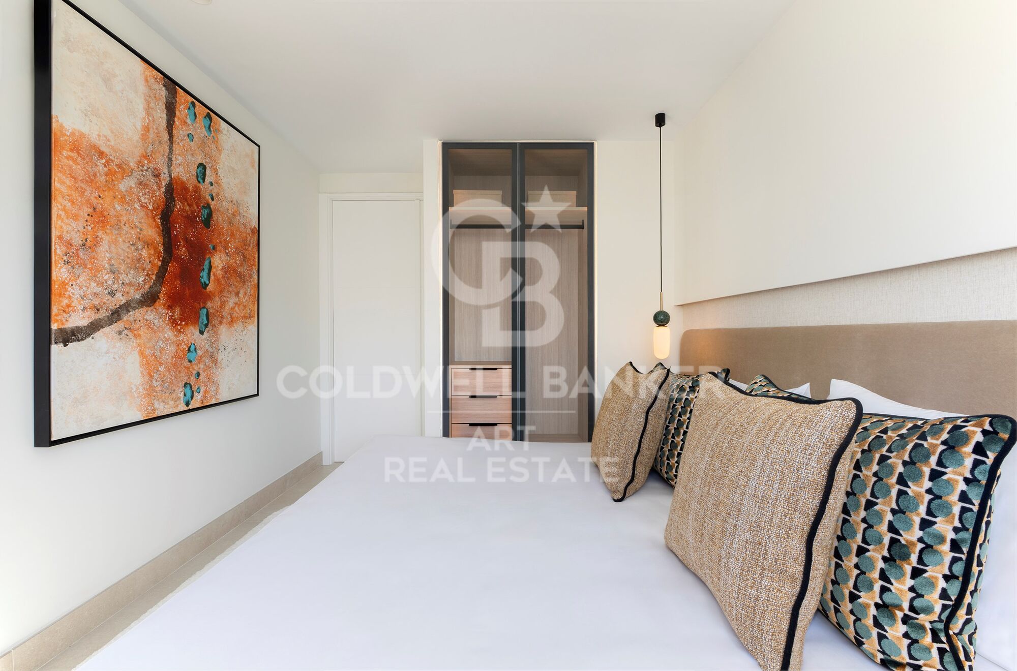 Exklusives renoviertes Penthouse in erster Strandlinie an der New Golden Mile