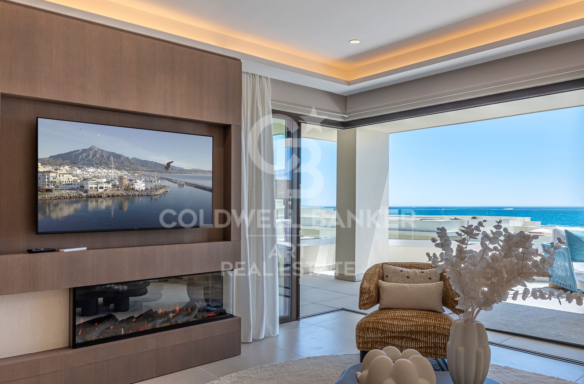 Exclusive Beachfront Apartment Between Marbella and Estepona