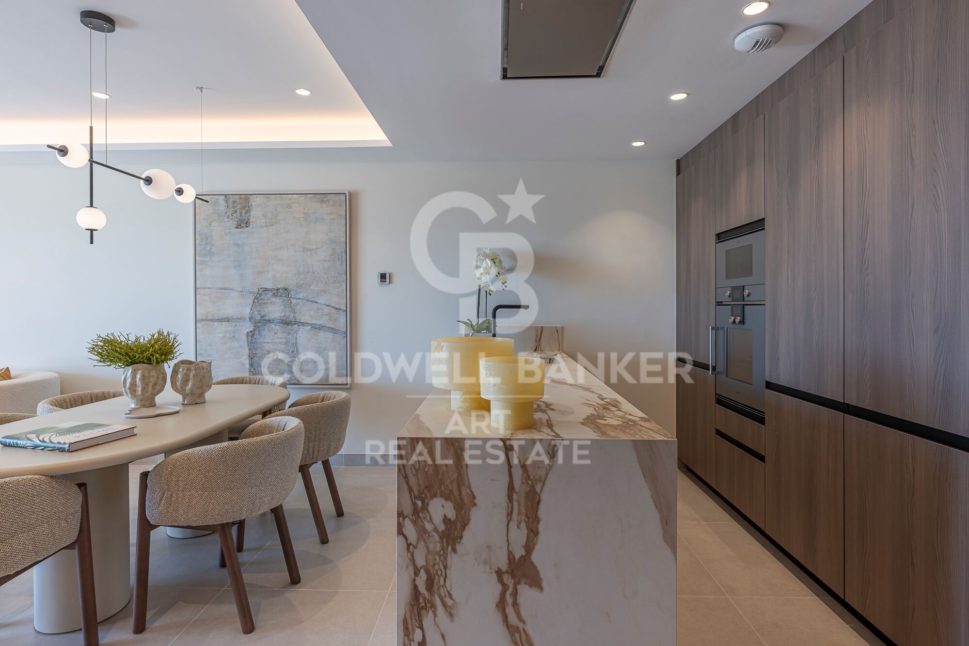 Exclusive Beachfront Apartment Between Marbella and Estepona