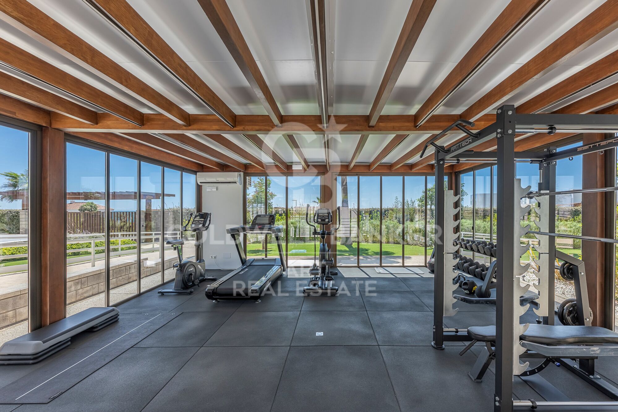 Exclusive Beachfront Apartment Between Marbella and Estepona