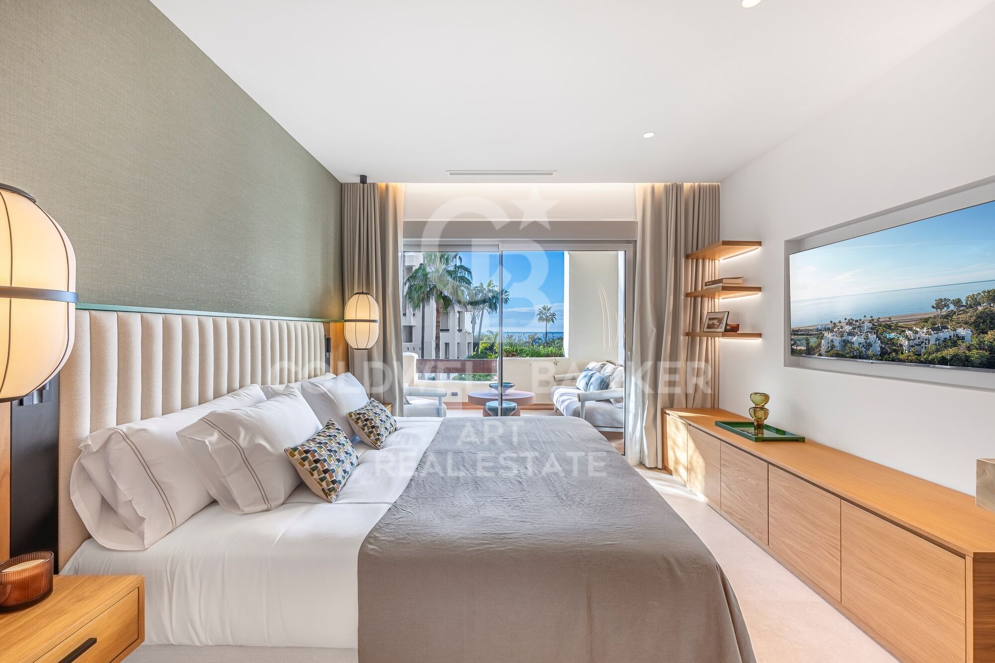 Elegant Renovated Apartment with Direct Beach Access