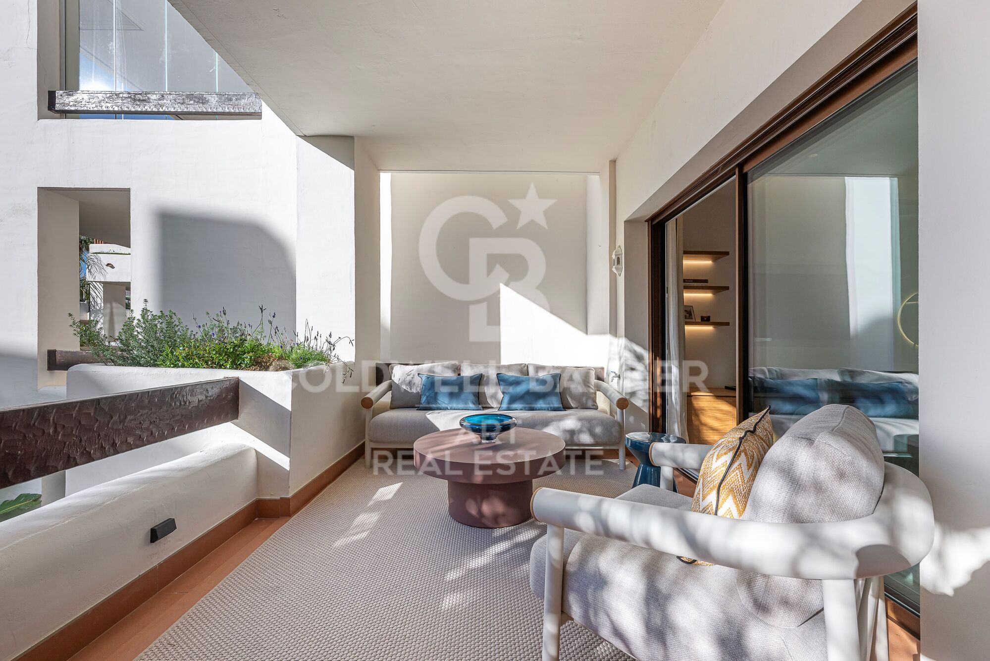 Élégant appartement rénové avec accès direct à la plage