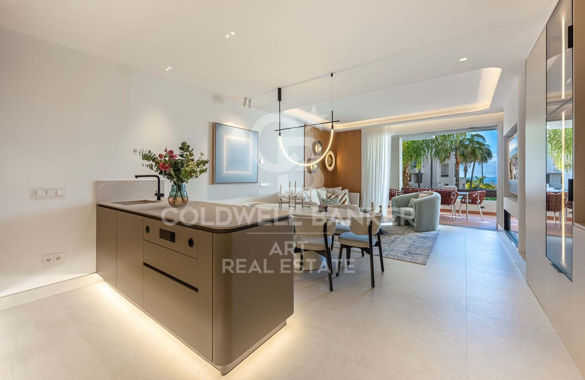 Élégant appartement rénové avec accès direct à la plage