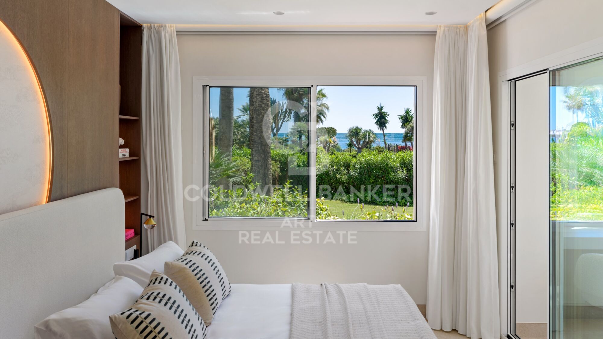 Appartement neuf exclusif en première ligne de plage à Costalita