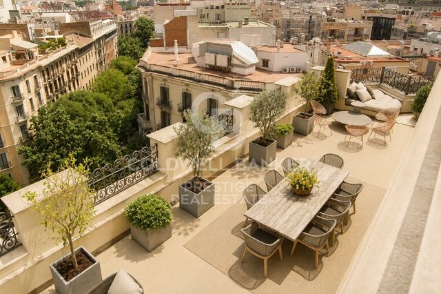 Penthouse de luxe à vendre à Barcelone avec 279 m² de terrasses