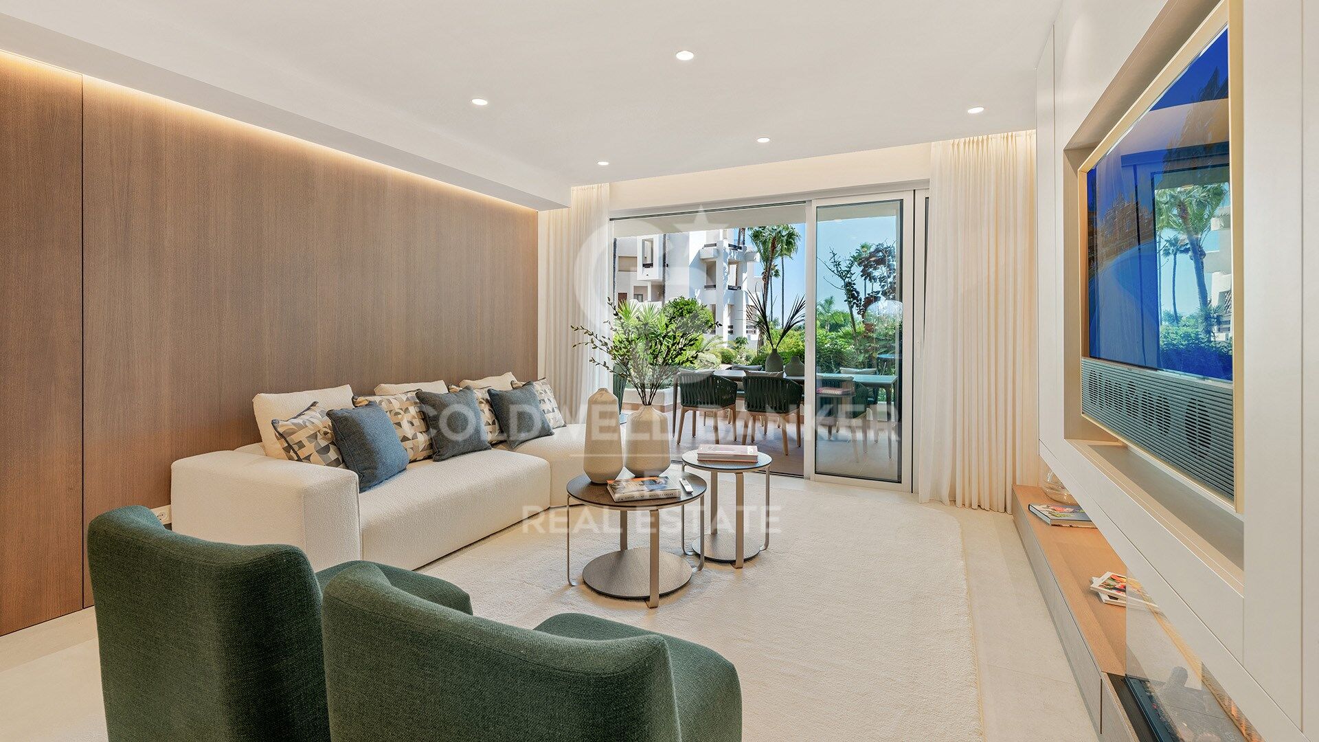 Elegante renovierte Wohnung mit privater Terrasse und Meerblick