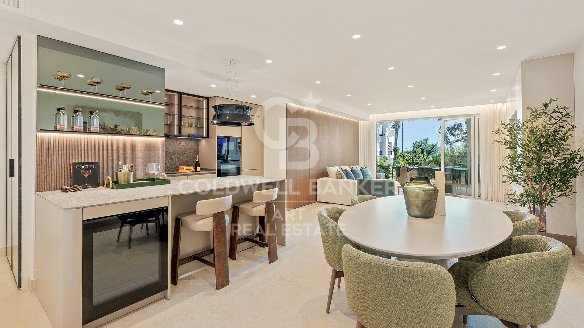 Elegante renovierte Wohnung mit privater Terrasse und Meerblick