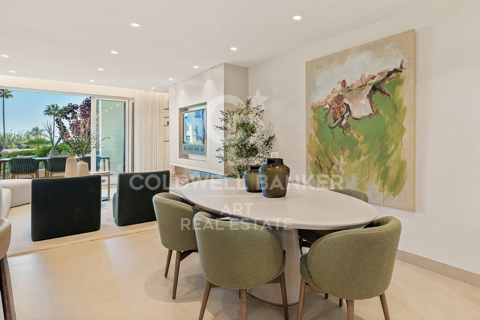 Elegante renovierte Wohnung mit privater Terrasse und Meerblick