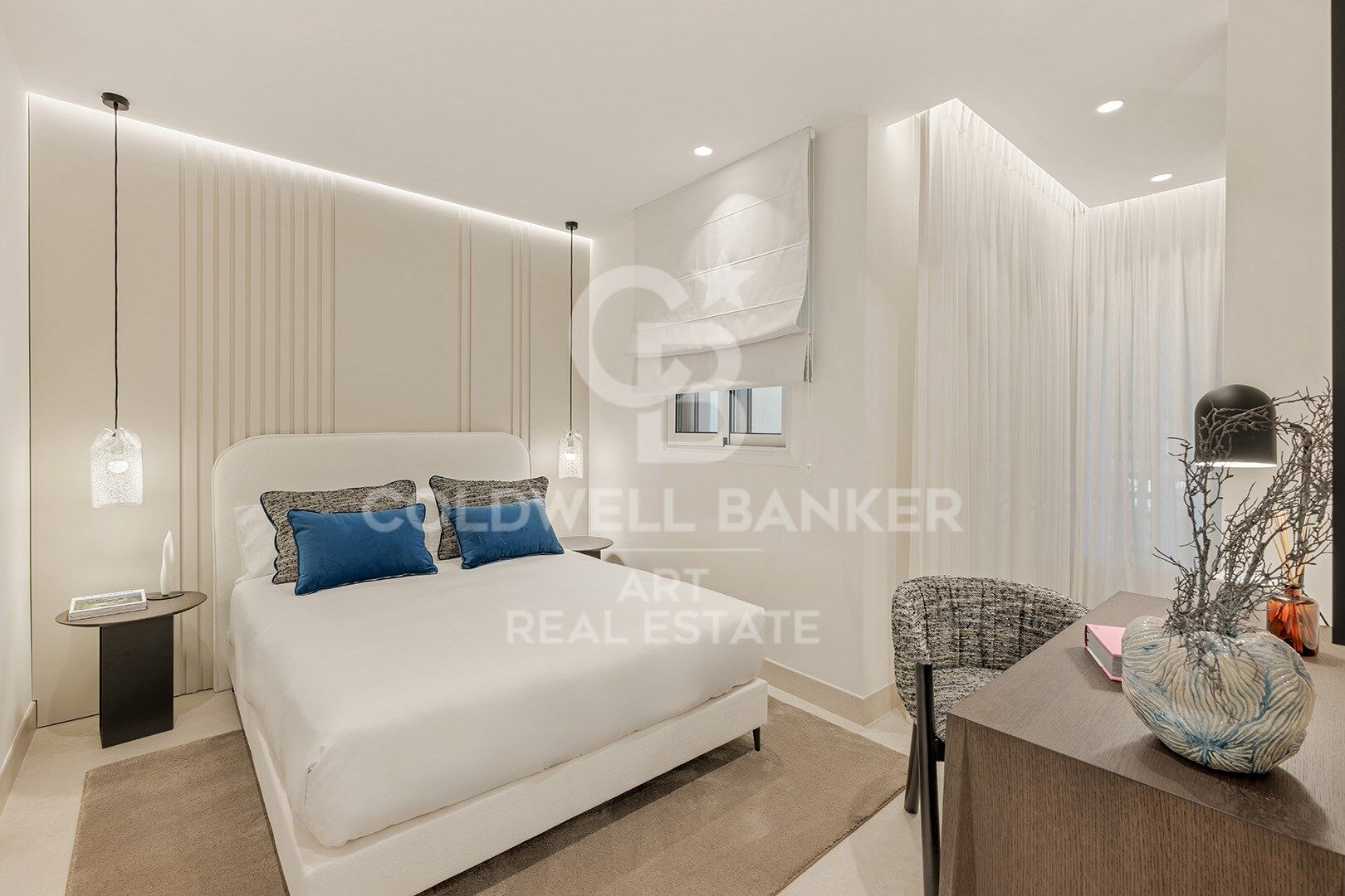 Elegante renovierte Wohnung mit privater Terrasse und Meerblick