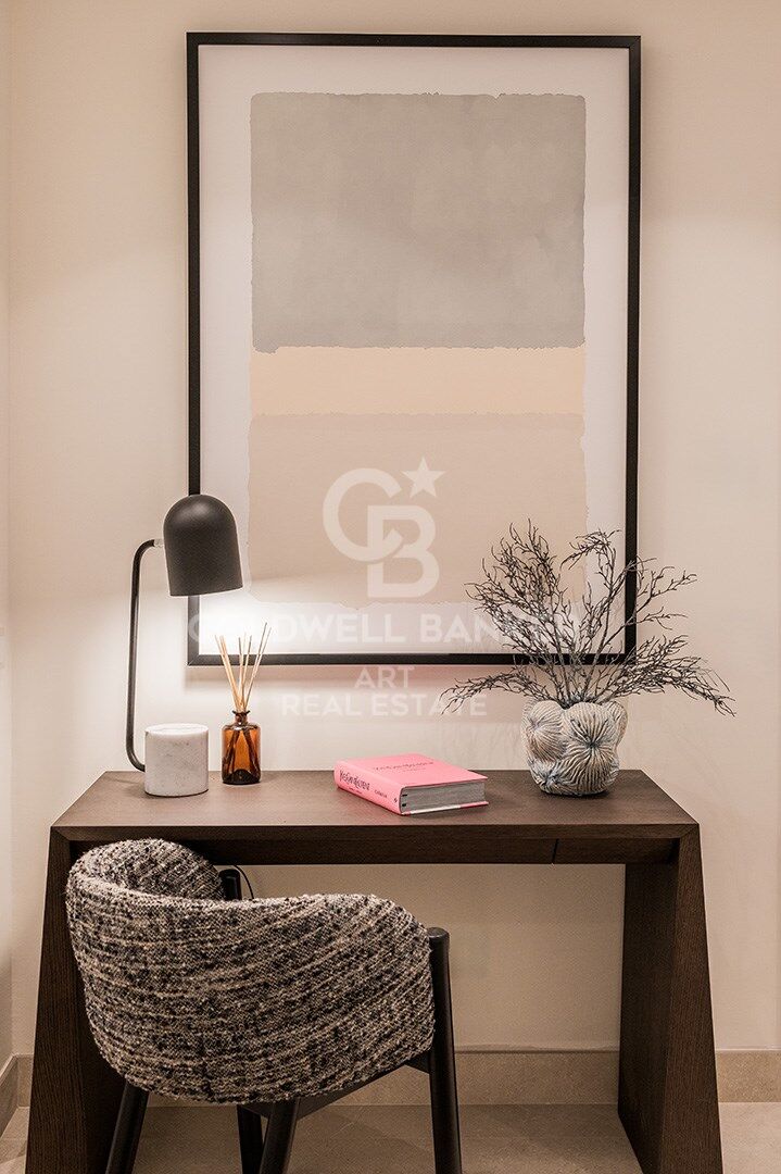 Elegante renovierte Wohnung mit privater Terrasse und Meerblick