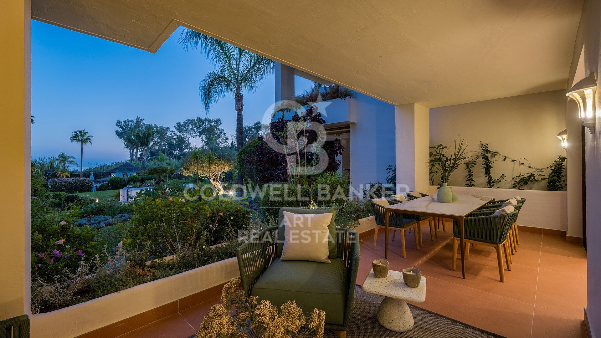 Elegante renovierte Wohnung mit privater Terrasse und Meerblick