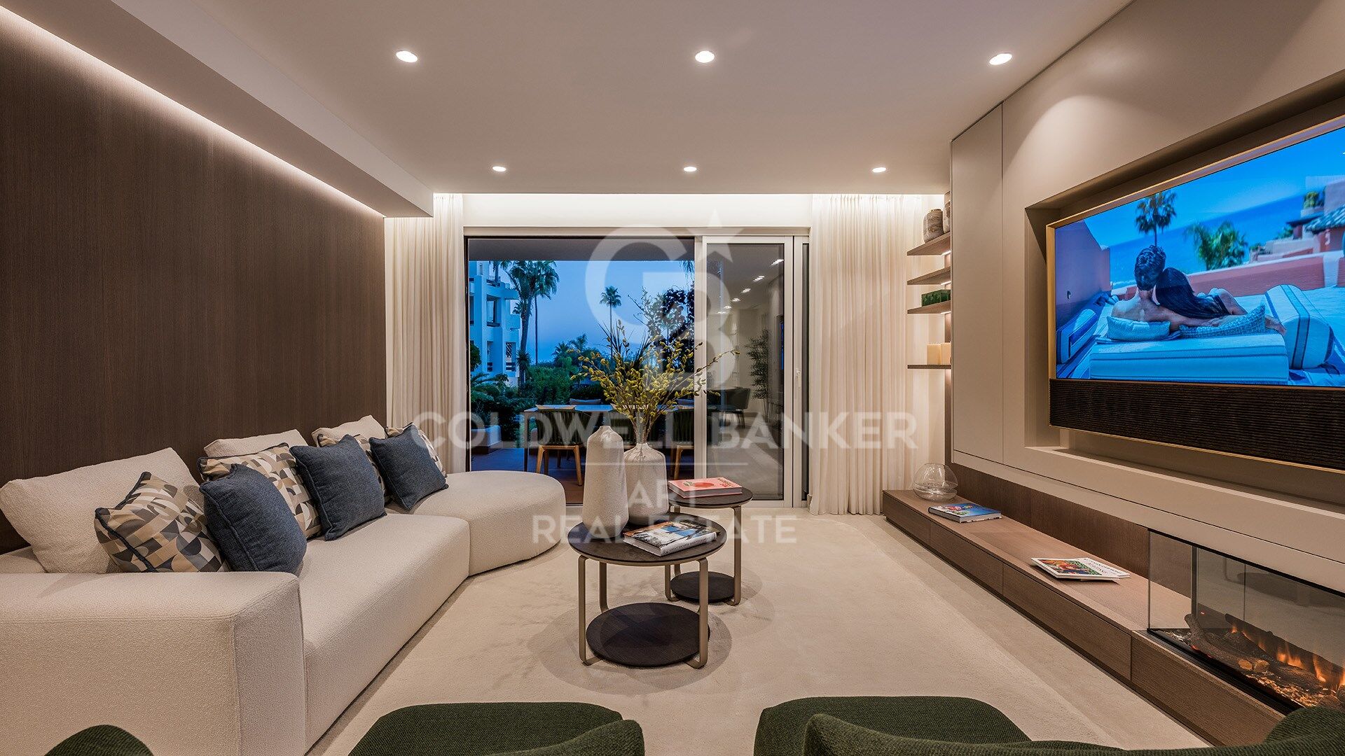 Elegante renovierte Wohnung mit privater Terrasse und Meerblick