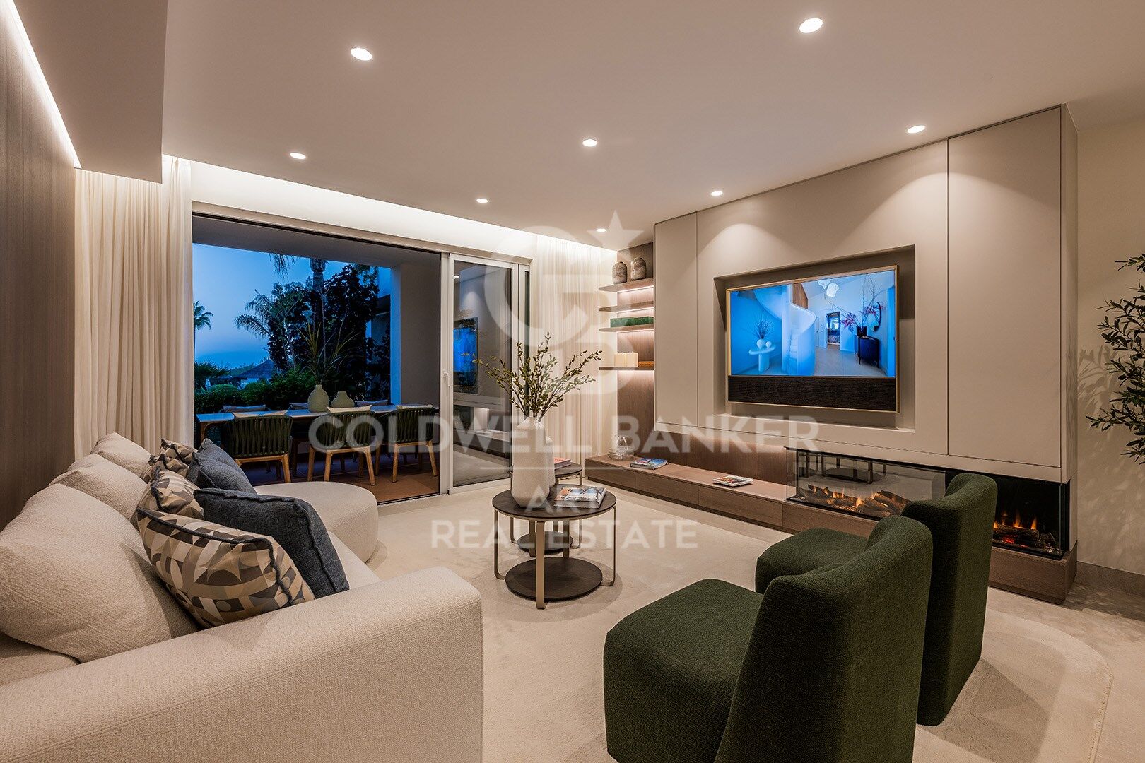 Elegante renovierte Wohnung mit privater Terrasse und Meerblick
