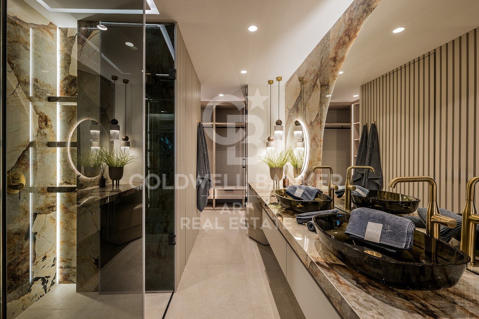 Elegante renovierte Wohnung mit privater Terrasse und Meerblick