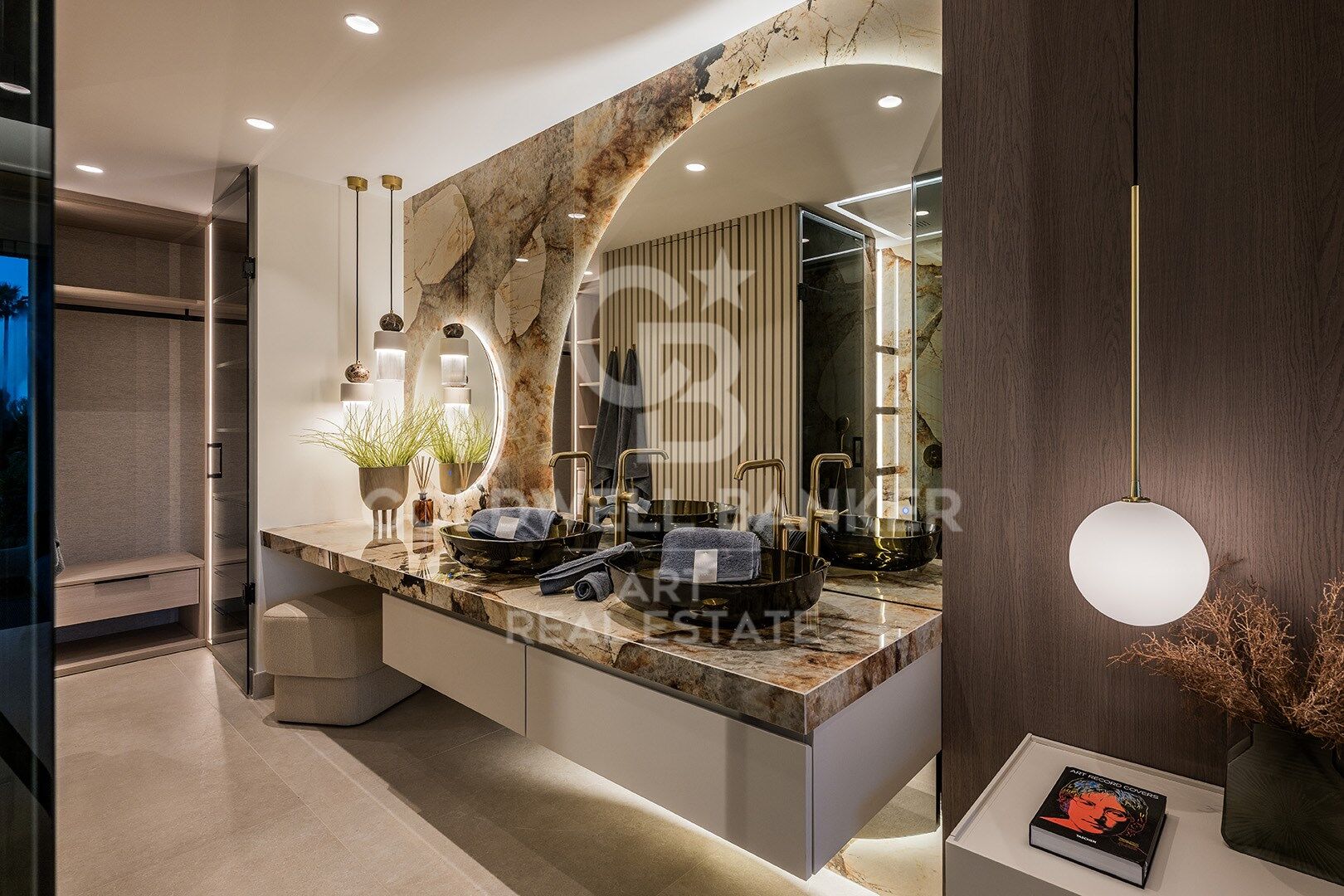 Elegante renovierte Wohnung mit privater Terrasse und Meerblick