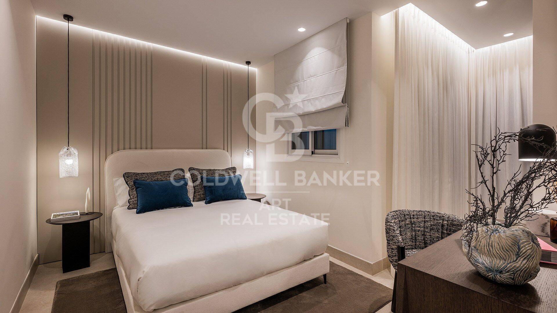 Elegante renovierte Wohnung mit privater Terrasse und Meerblick