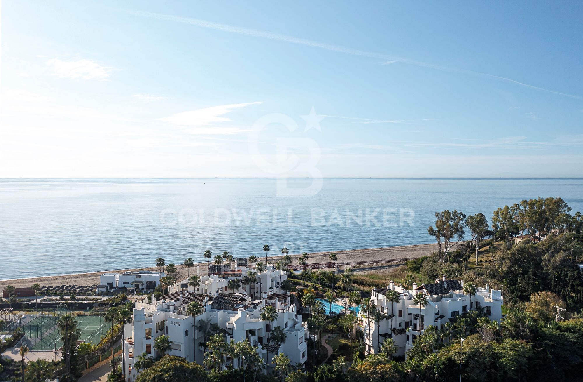 Elegante renovierte Wohnung mit privater Terrasse und Meerblick