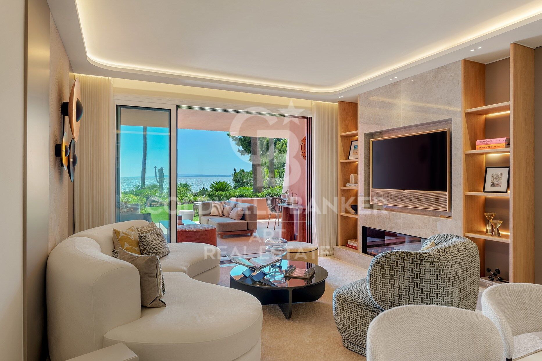 Elegante vivienda reformada en primera línea de playa en Cabo Bermejo