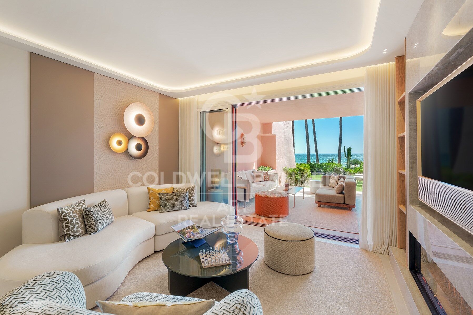 Elegante vivienda reformada en primera línea de playa en Cabo Bermejo