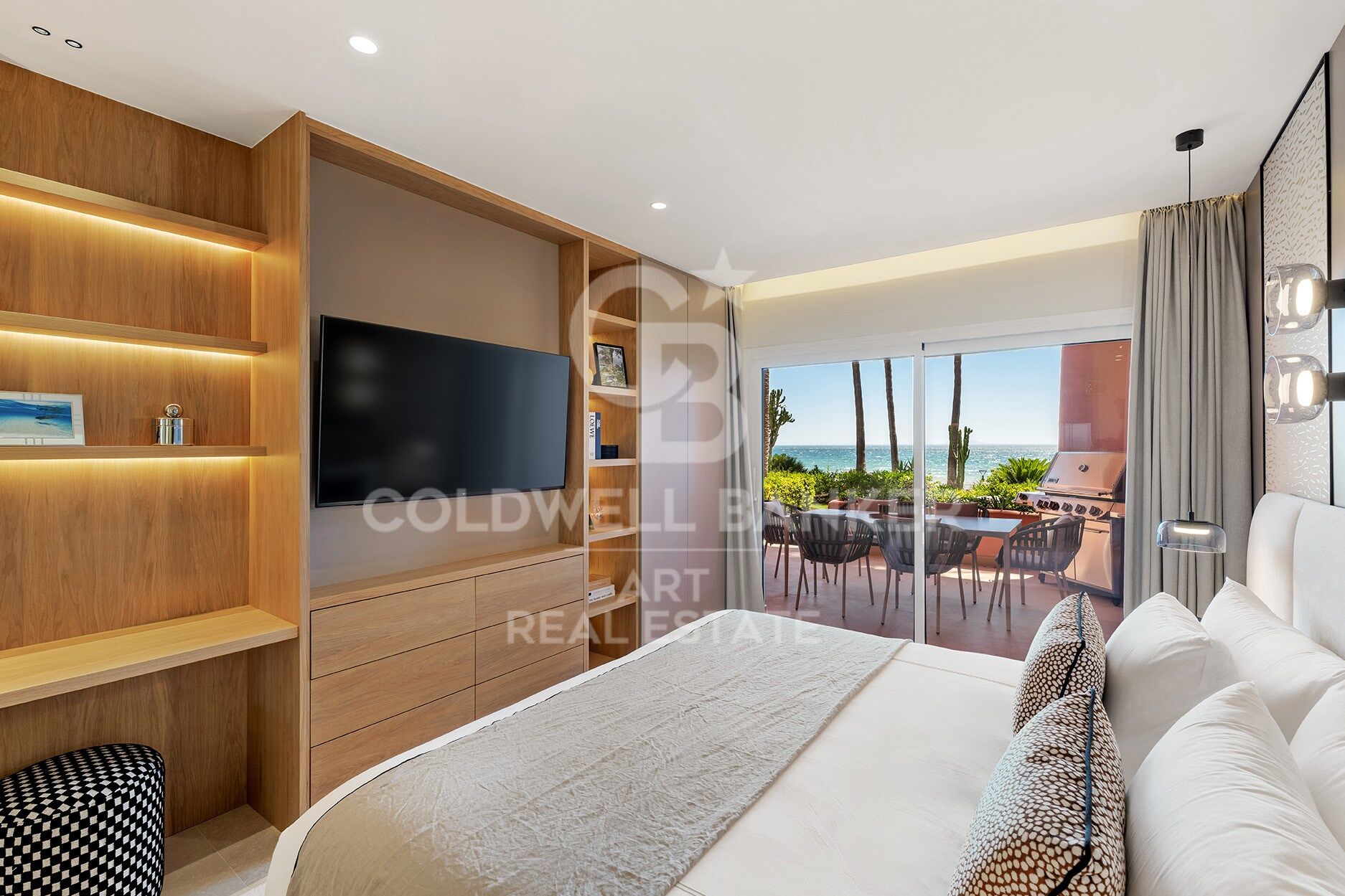 Elegante vivienda reformada en primera línea de playa en Cabo Bermejo
