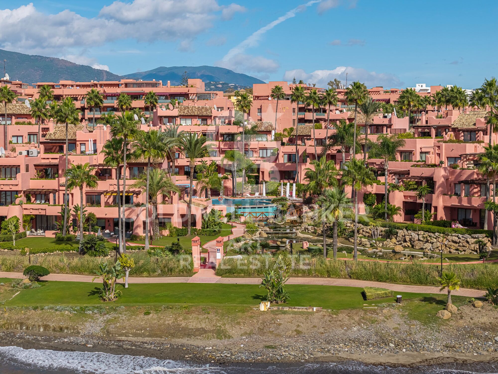 Elegante vivienda reformada en primera línea de playa en Cabo Bermejo