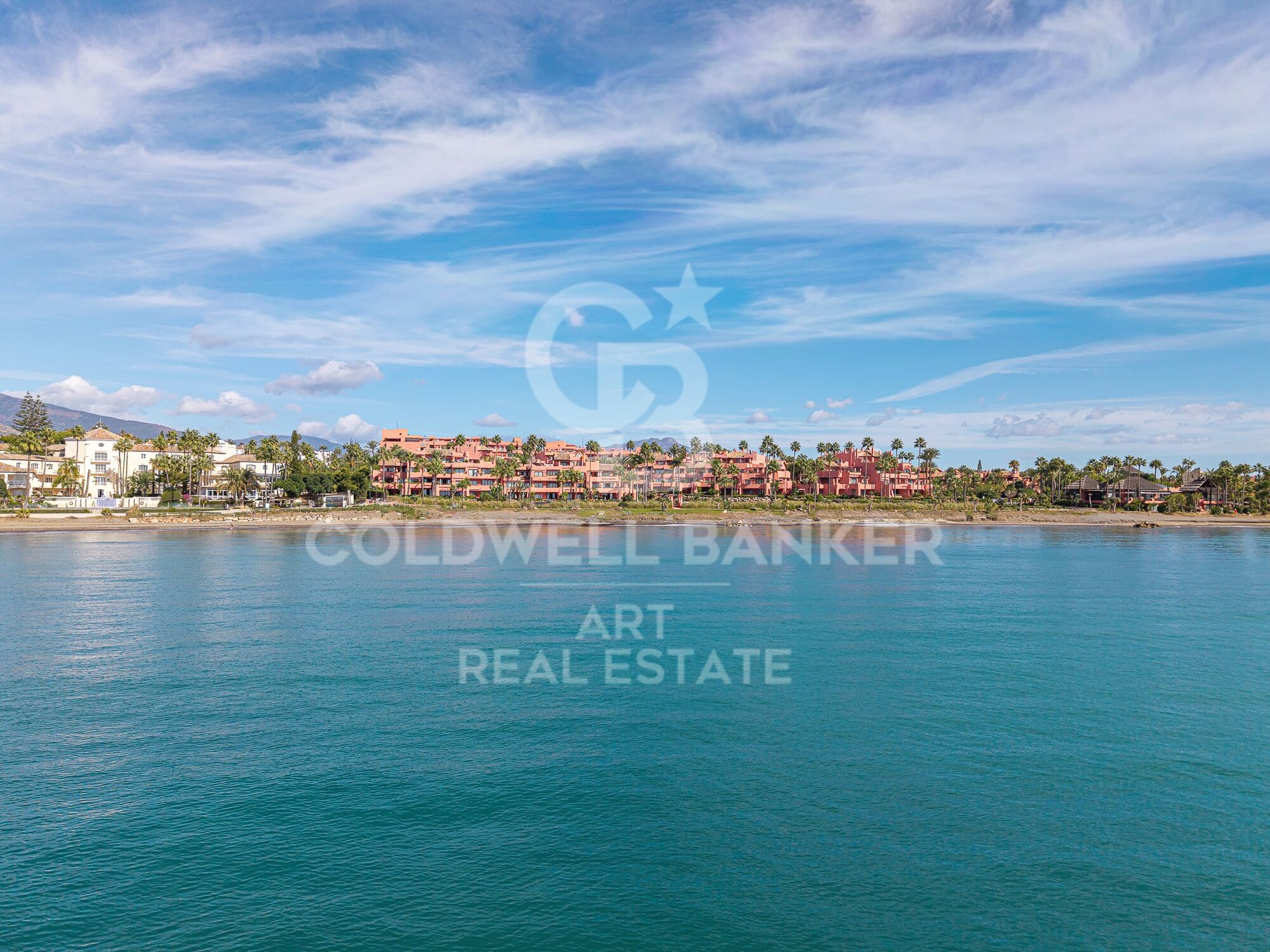 Elegante vivienda reformada en primera línea de playa en Cabo Bermejo