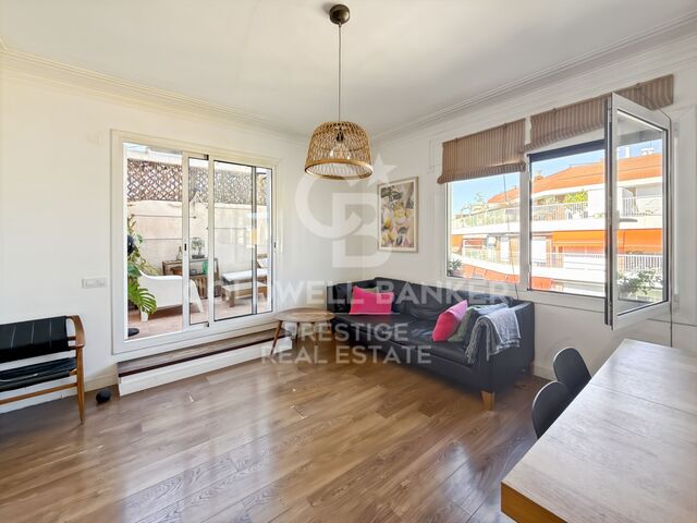 Penthouse rénové avec terrasse rue Bruc, à proximité de Gràcia