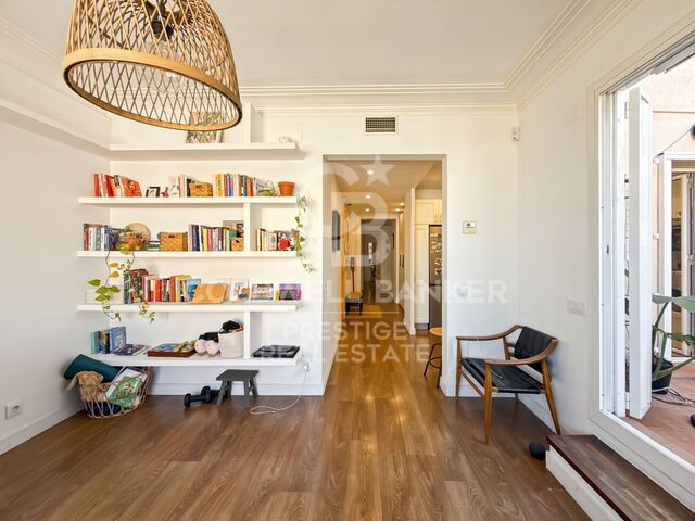 Penthouse rénové avec terrasse rue Bruc, à proximité de Gràcia