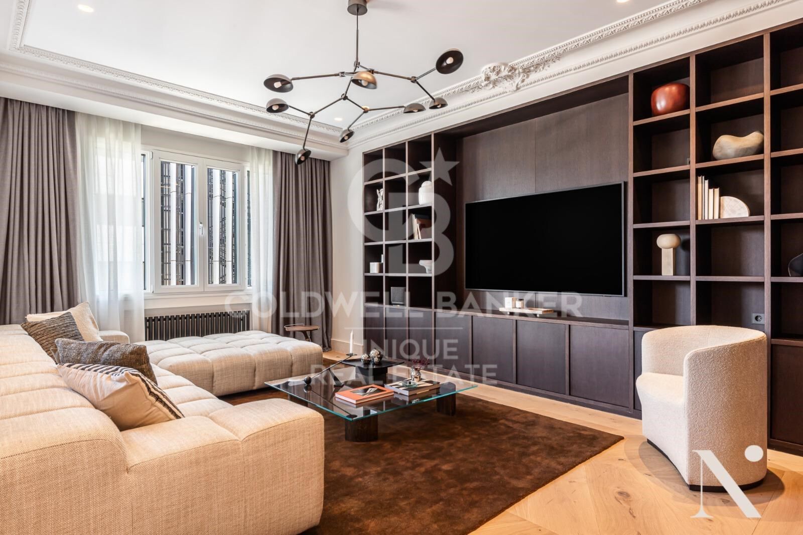 Piso con 5 habitaciones y terraza en Serrano