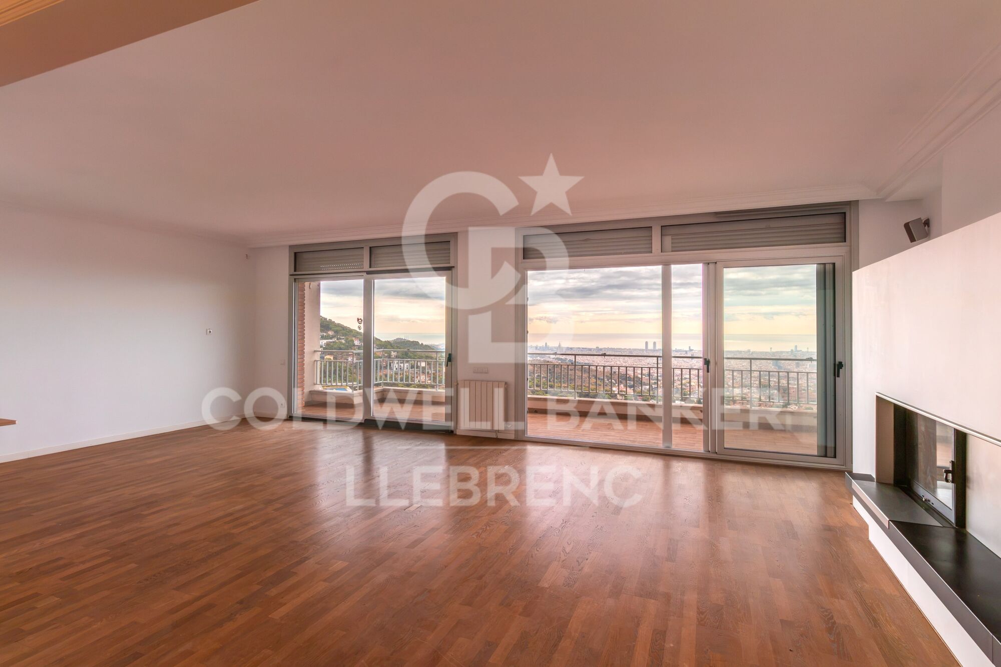 Spectacular 163 m² flat with 4 bedrooms, 30 m² terrace, parking and storage room, with impressive