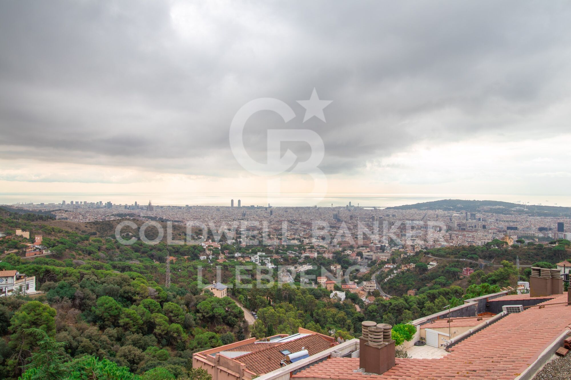 Spectacular 163 m² flat with 4 bedrooms, 30 m² terrace, parking and storage room, with impressive