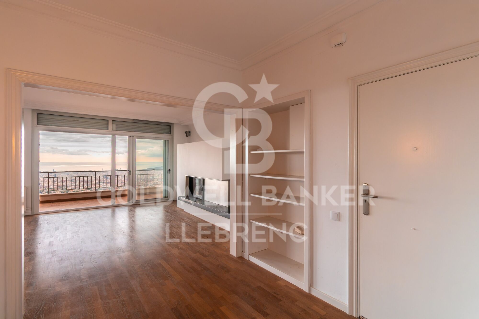 Spectacular 163 m² flat with 4 bedrooms, 30 m² terrace, parking and storage room, with impressive