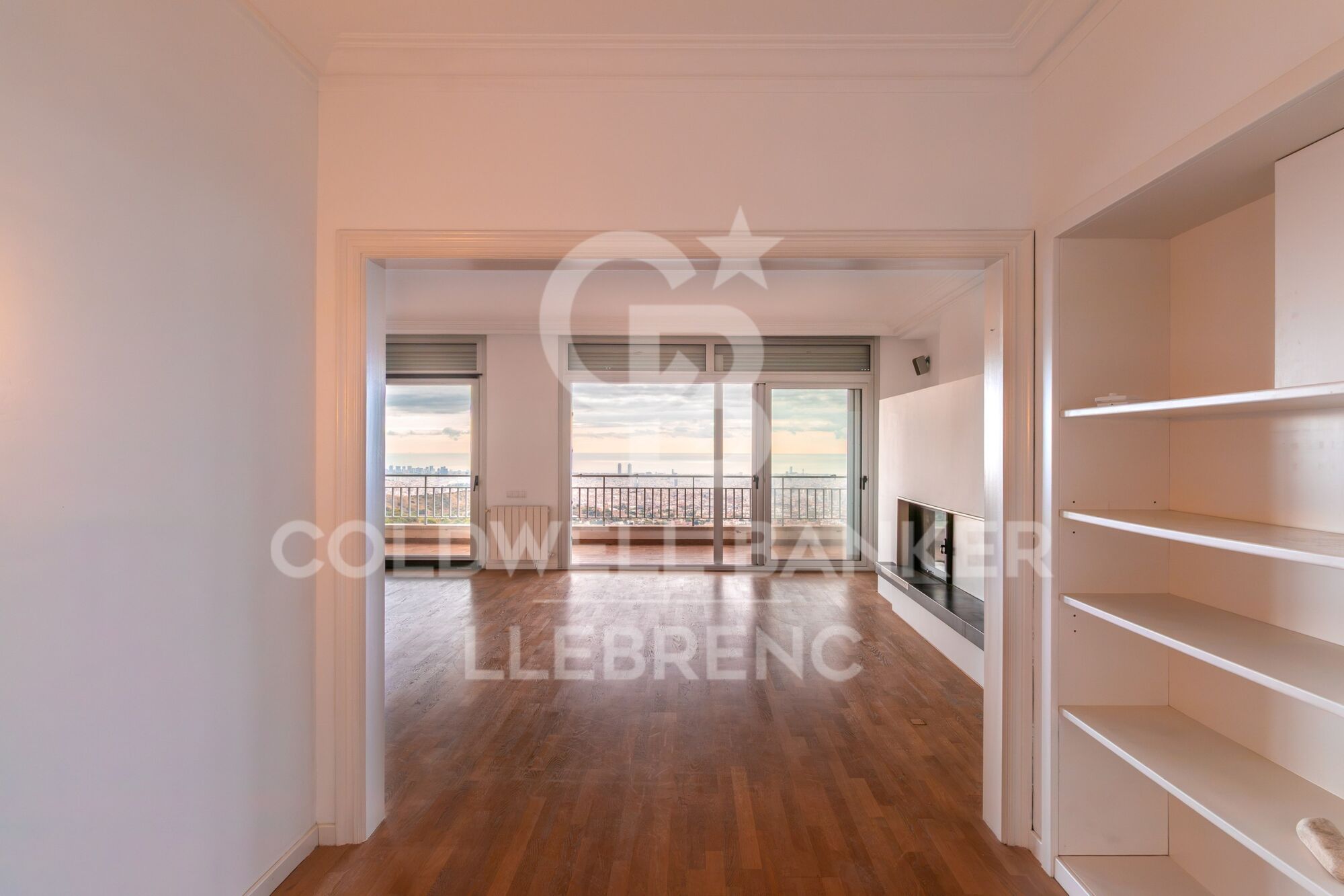 Spectacular 163 m² flat with 4 bedrooms, 30 m² terrace, parking and storage room, with impressive