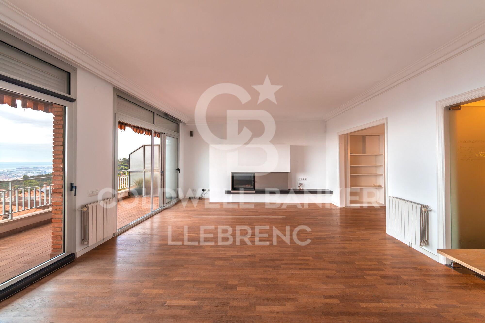 Spectacular 163 m² flat with 4 bedrooms, 30 m² terrace, parking and storage room, with impressive