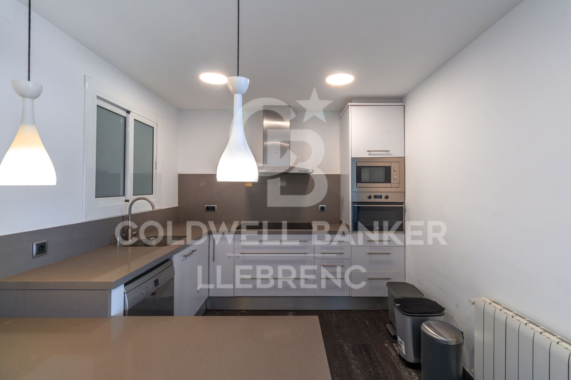 Spectacular 163 m² flat with 4 bedrooms, 30 m² terrace, parking and storage room, with impressive